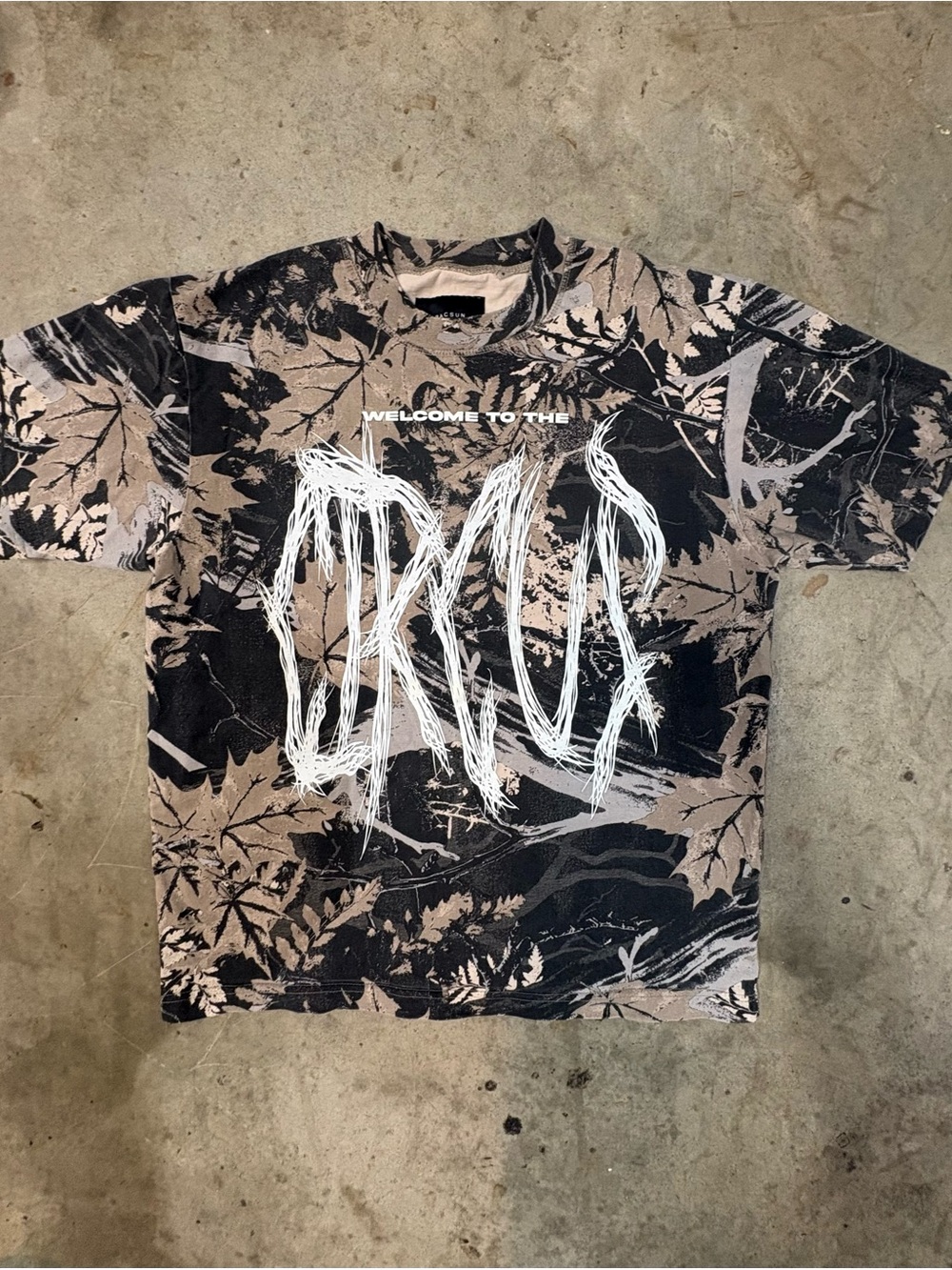 PacSun Short-Sleeve Graphic Tee in Black and Tan